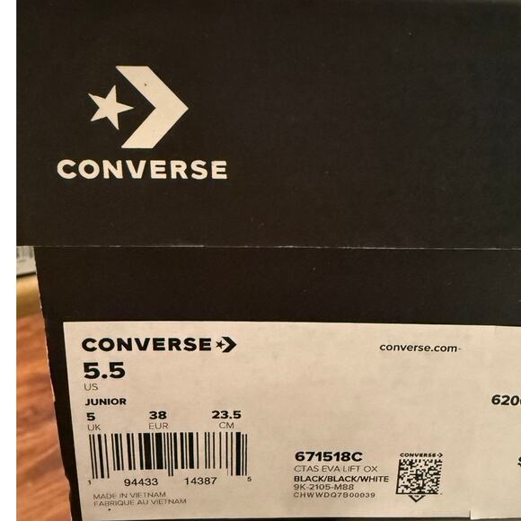 NEW Converse Chuck Taylor Lift Platform 5.5Y/ 7 Women's Black Iridescent Leather - Picture 8 of 9